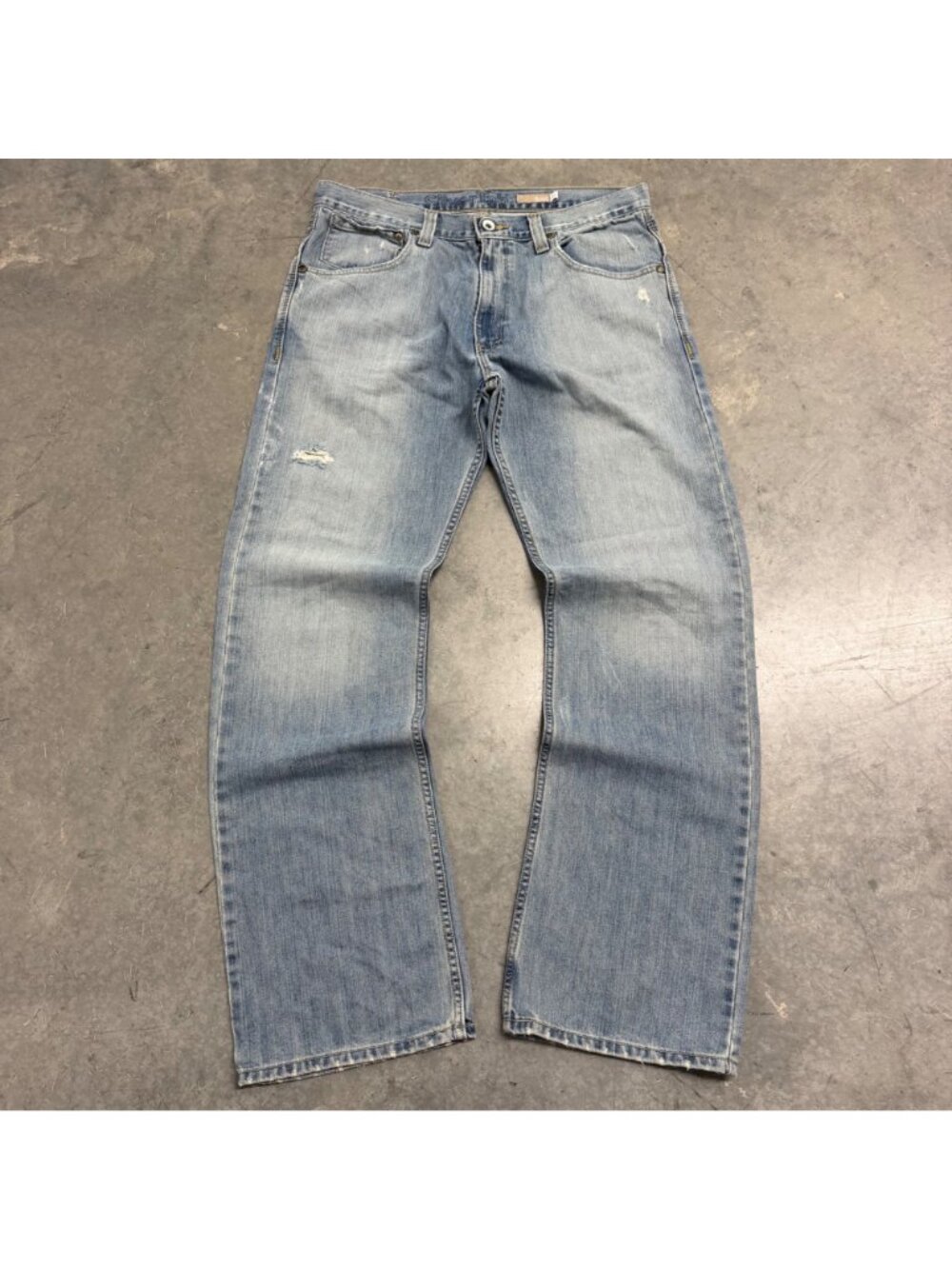 Levis 2000s Silvertab Bootcut Jeans - Picture 2 of 8